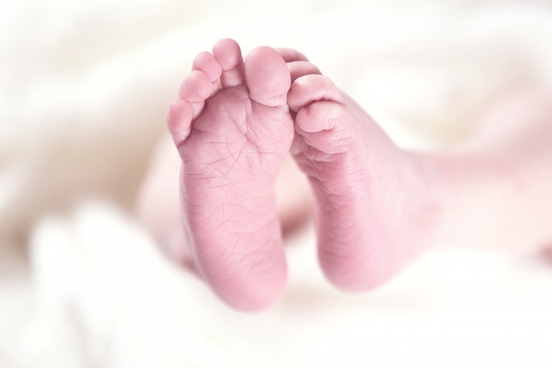 新生儿吐奶怎么回事如何护理新生儿吐奶