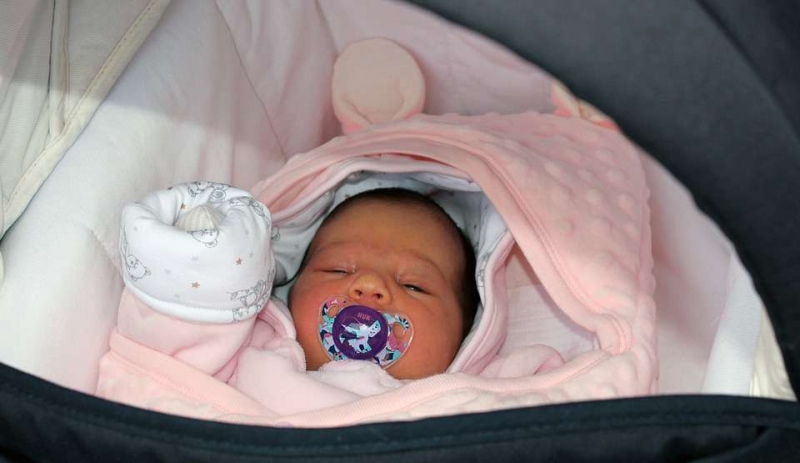 新生儿头被手机砸到了怎么办新生宝宝该如何护理